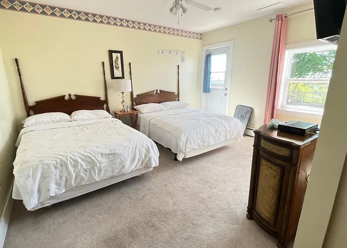 Admiral'S Quay Motel & Suites