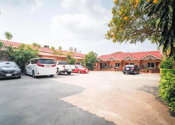 Oyo 654 Samanmit Inn Hotel