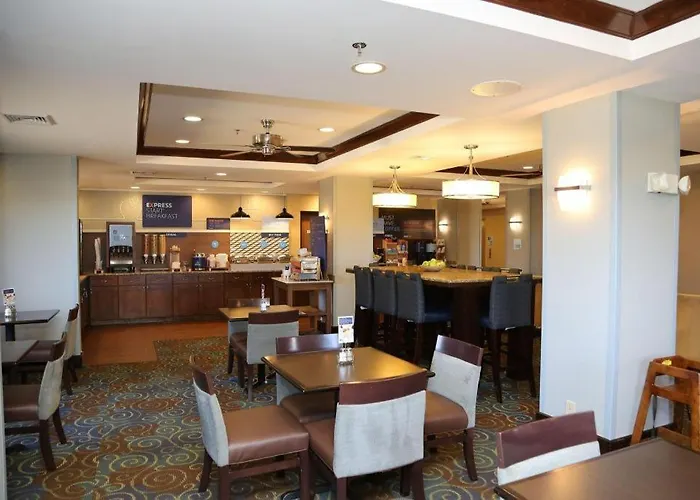 Holiday Inn Express Hotel & Suites Cleveland - Ms By Ihg