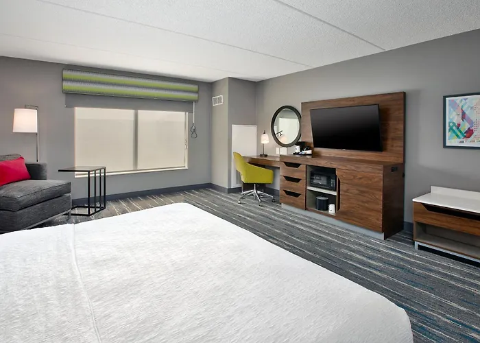 Hampton Inn & Suites Cleveland-Beachwood