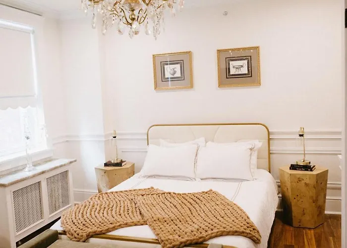 Chateau Connellsville Eclectic Homage Suite