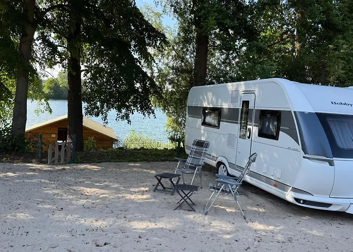 Wohnwagen direkt am See auf privatem Grundstück