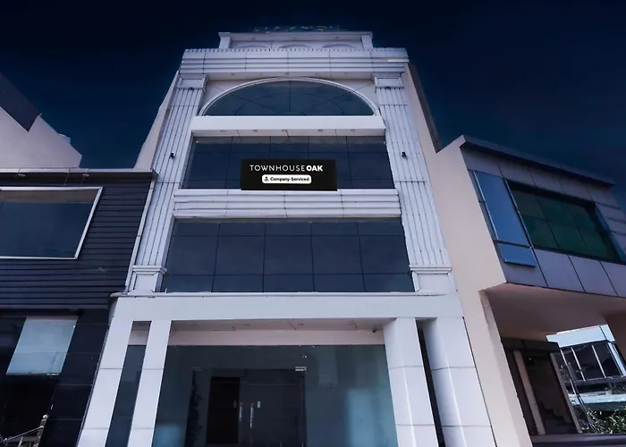 Townhouse Oak Skyjumper Trampoline Park
