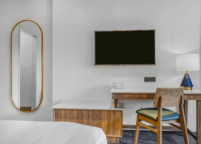 Travelodge By Wyndham Niagara Falls At The Falls
