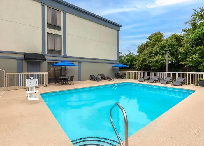 Wingate By Wyndham Greensboro-Coliseum