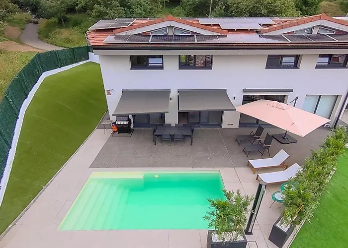 Chalet Con Piscina Climatizada Y Vistas A Bilbao