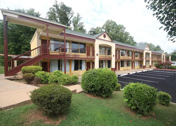 Knights Inn Pilot Mountain
