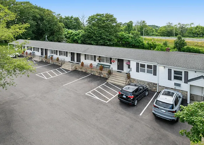 Founder'S Brook Motel And Suites