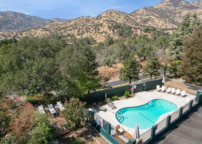 The Congress Sequoia Motel Rm6