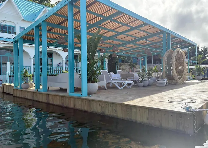 Adra Hostal Peten
