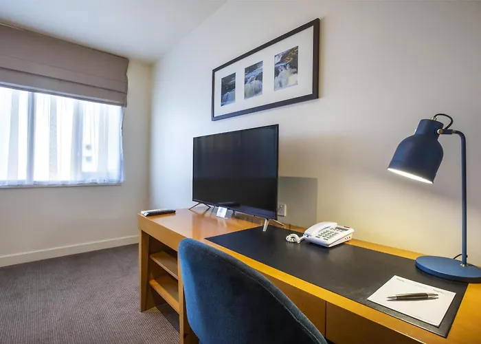 Nightelier Devonport Gateway Hotel