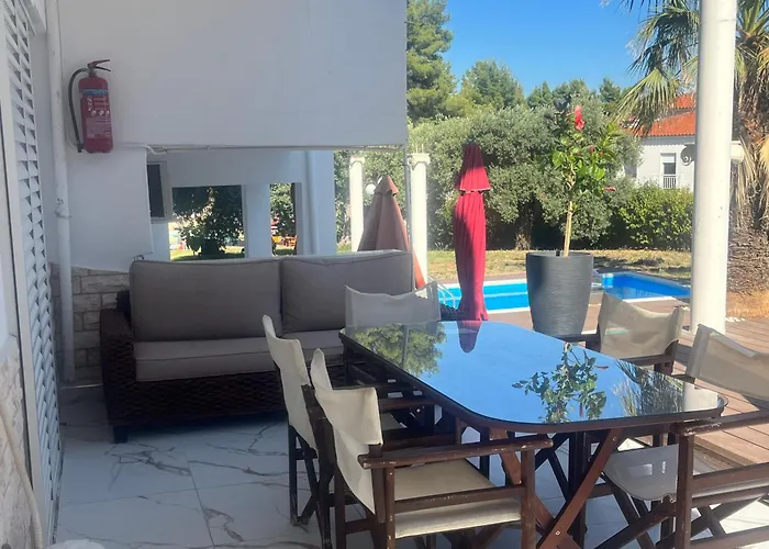Villa Askamnia And Suites