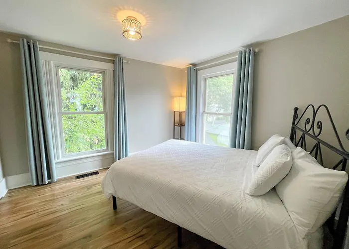Lake Chelan Manor Room #2