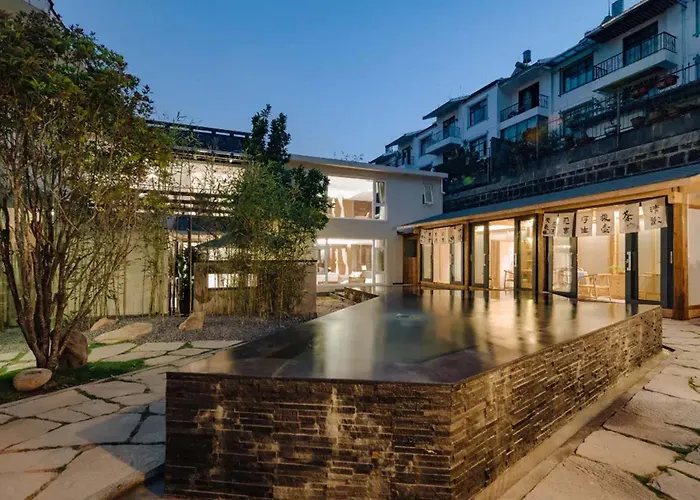 Tengchong Nan Su Gu Li Hot Spring Enjoylife Family Resort