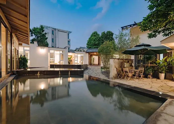 Tengchong Nan Su Gu Li Hot Spring Enjoylife Family Resort