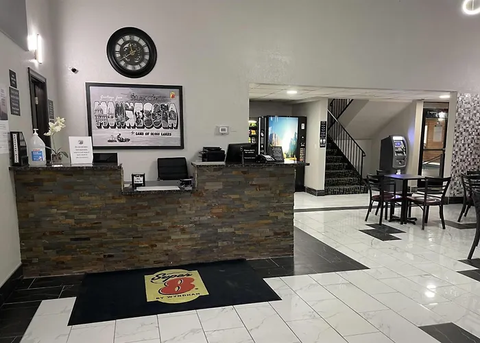 Super 8 By Wyndham Shakopee