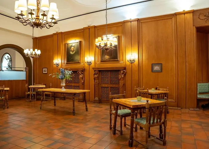 Hotel Zum Ritter St Georg - Oldest Residential Building In Heidelberg Since 1592