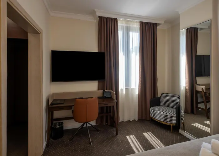 Nobel West Hotel