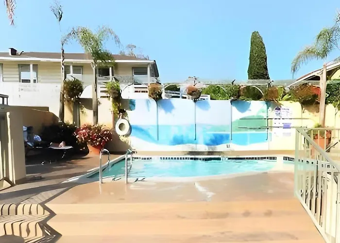 Laguna Brisas - A Beach Hotel