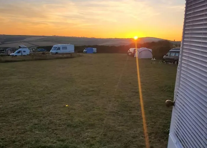 Monroe Horsebox Glamping