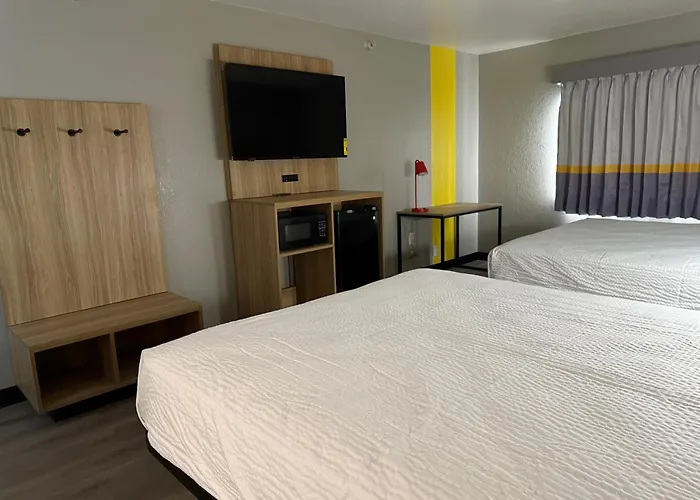 Super 8 By Wyndham Richfield Cleveland