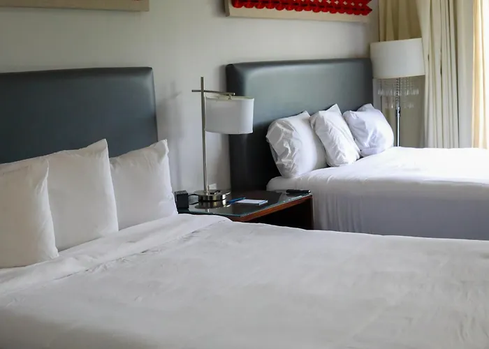 Illini Inn & Suites