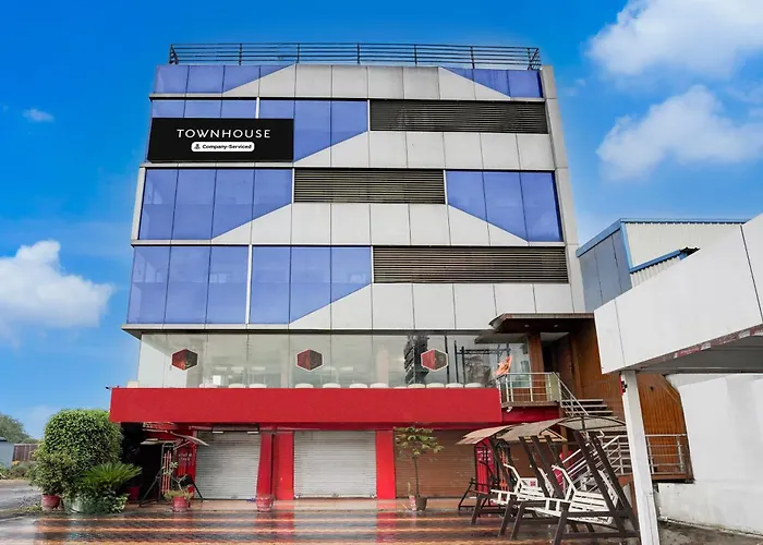 Townhouse Kadodra Formerly Jd Business Hotel