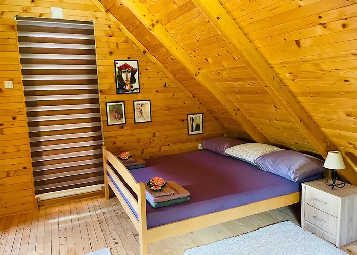 Property With Your Own Beach And Pool - Whispering Waters