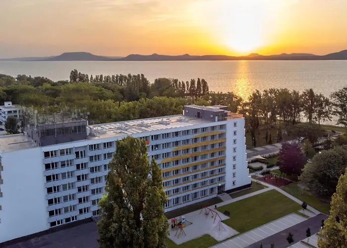 Lelle Hotel