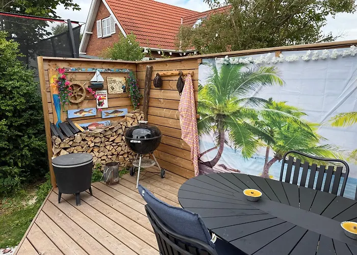 Happy Mermaid Garden Cabin