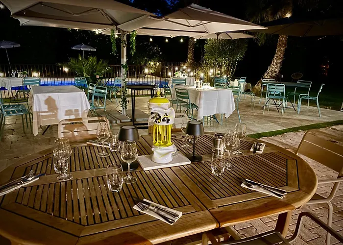 Logis Hotels La Bastide Des Golfs