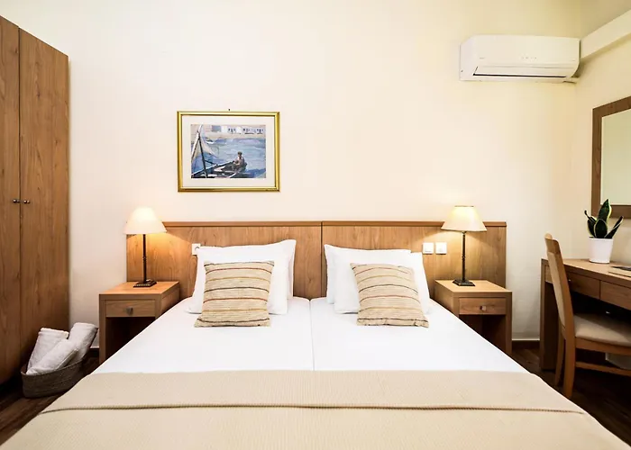 Saronis Hotel