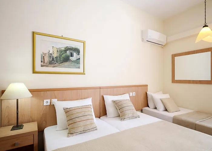 Saronis Hotel