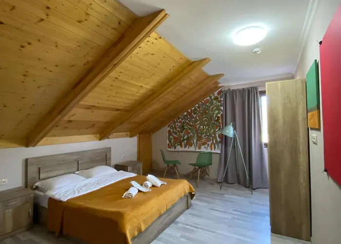 8 Rooms