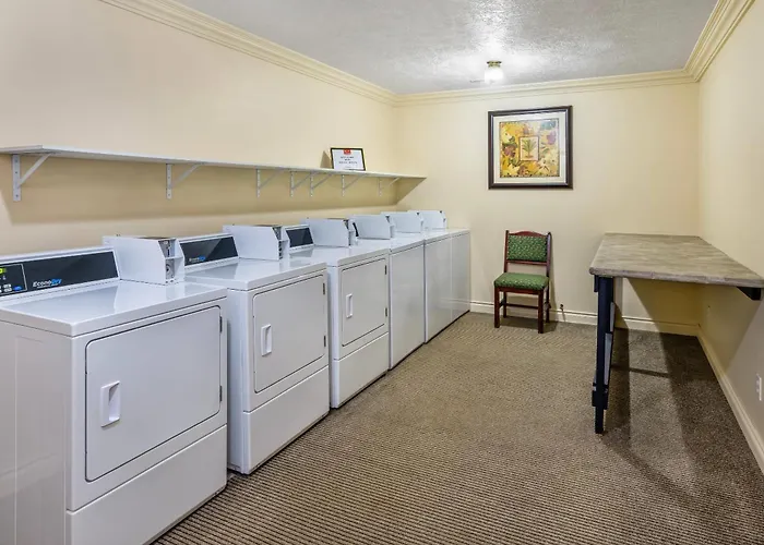 Econo Lodge Inn & Suites High Level
