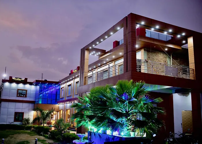 Hotel O Vaikunth Radhika Farm