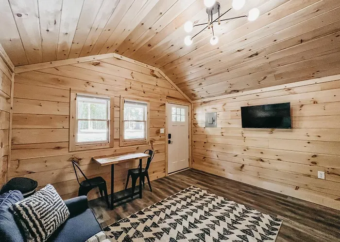Cabin #10 One Bedroom With Kitchenette