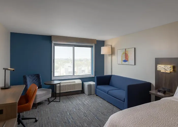 Holiday Inn Express & Suites Hawaiian Gardens By Ihg