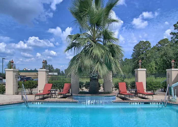 Best Western Plus Crown Colony Inn & Suites