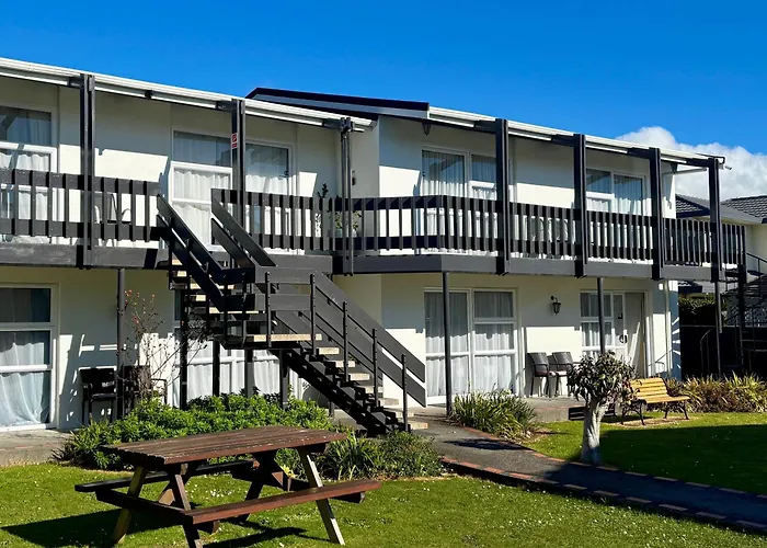 Parkside Motel And Apartments