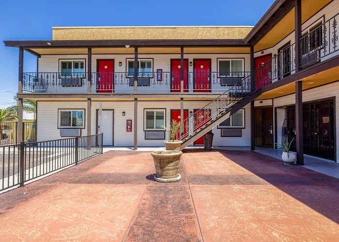 Hotel Avenida Victorville I 15