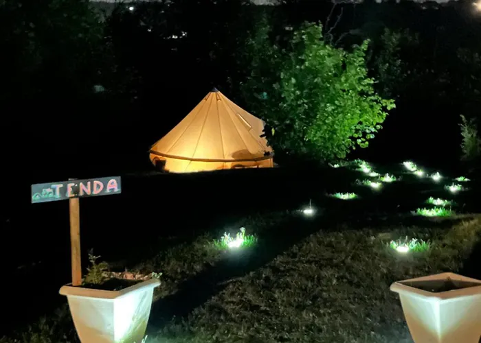Tenda Romantica Nel Noccioleto
