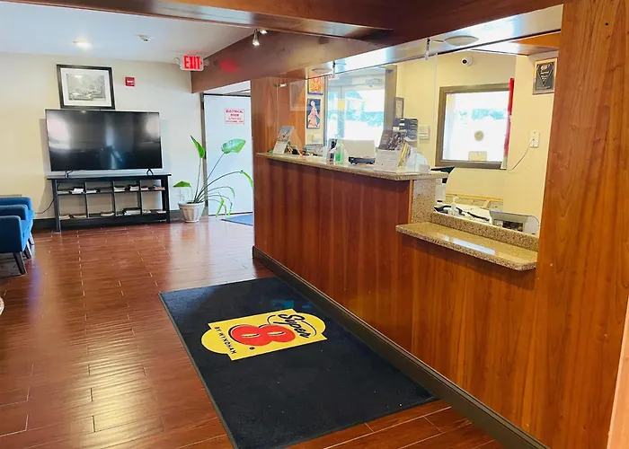 Super 8 By Wyndham Gloucester