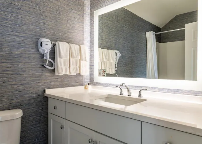 Ogunquit River Inn & Suites