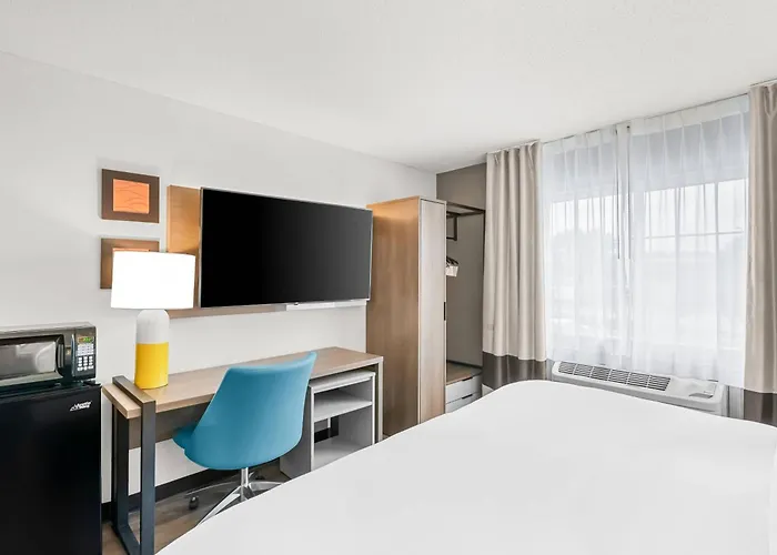 Comfort Inn & Suites Bellevue - Omaha Offutt Afb