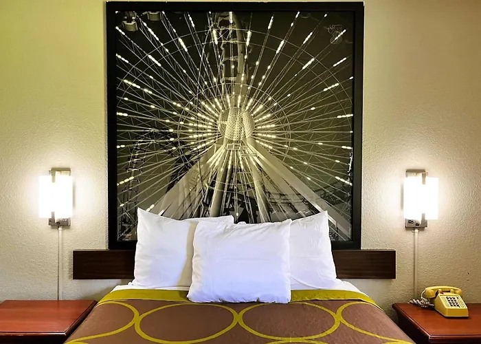 Super 8 By Wyndham Vincennes