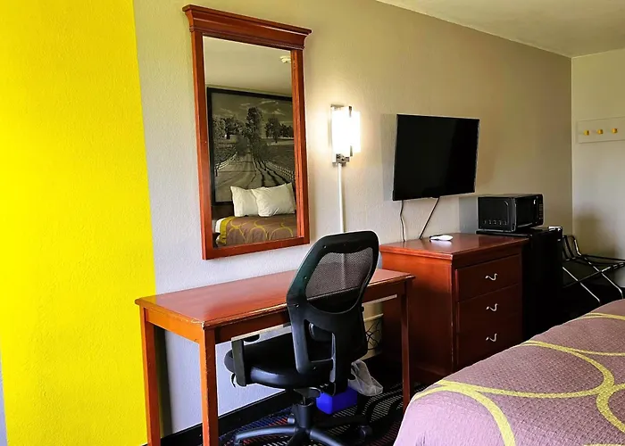 Super 8 By Wyndham Vincennes