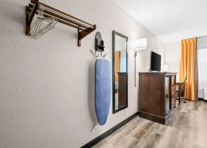Super 8 By Wyndham Alexandria Mn