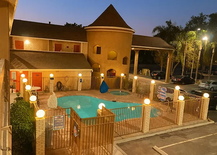 Super 8 By Wyndham Bakersfield South Ca