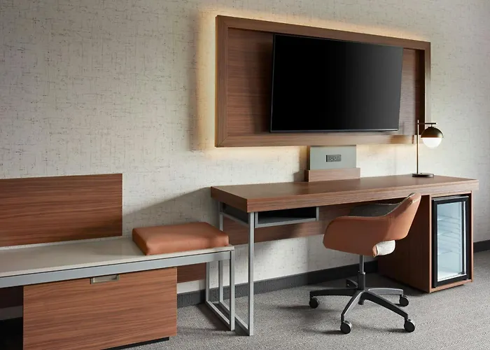 Courtyard By Marriott Hamilton